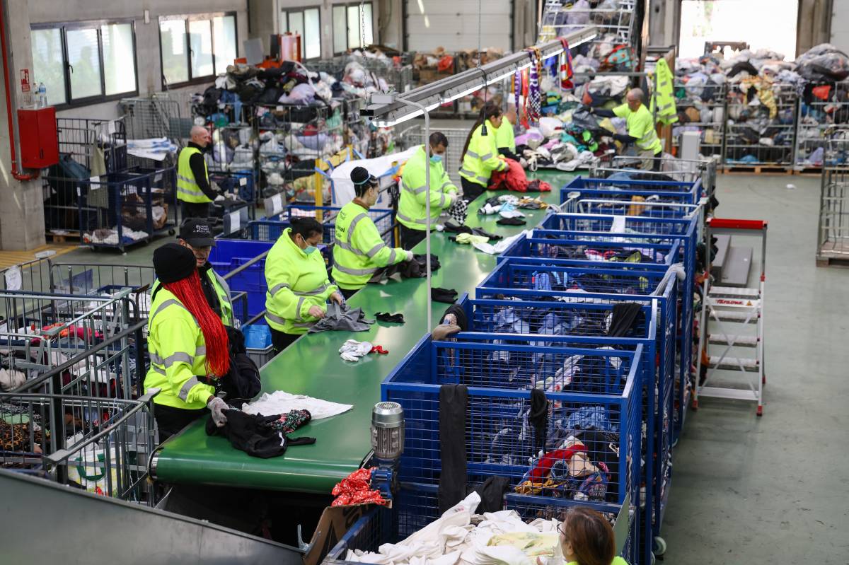 Formació i Treball tanca el semestre amb més de 3,5 tonelades de roba recollides 