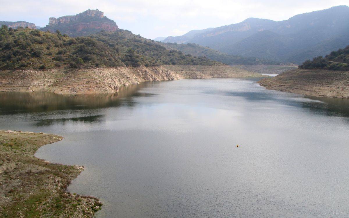 Tornen a transvasar aigua del pantà de Siurana al de Riudecanyes després de dos anys de sequera