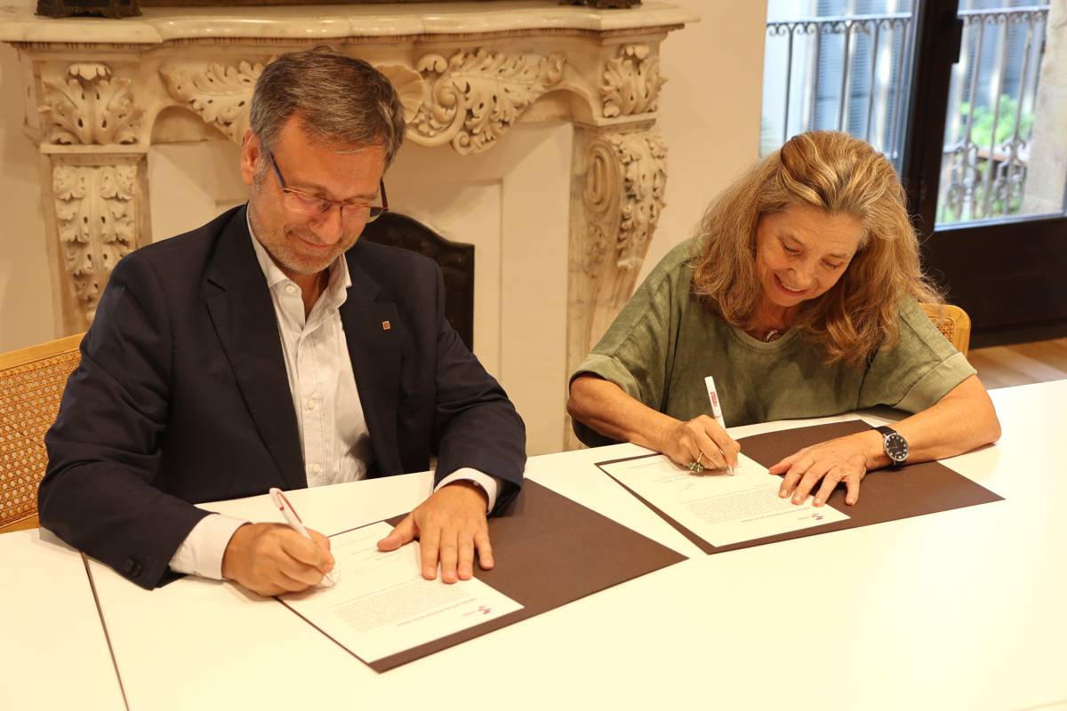 Vila i Passola signant l`adhesió al Pacte Nacional per la Llengua - Ateneu Barcelonès Vila i Passola signant l`adhesió al Pacte Nacional per la Llengua