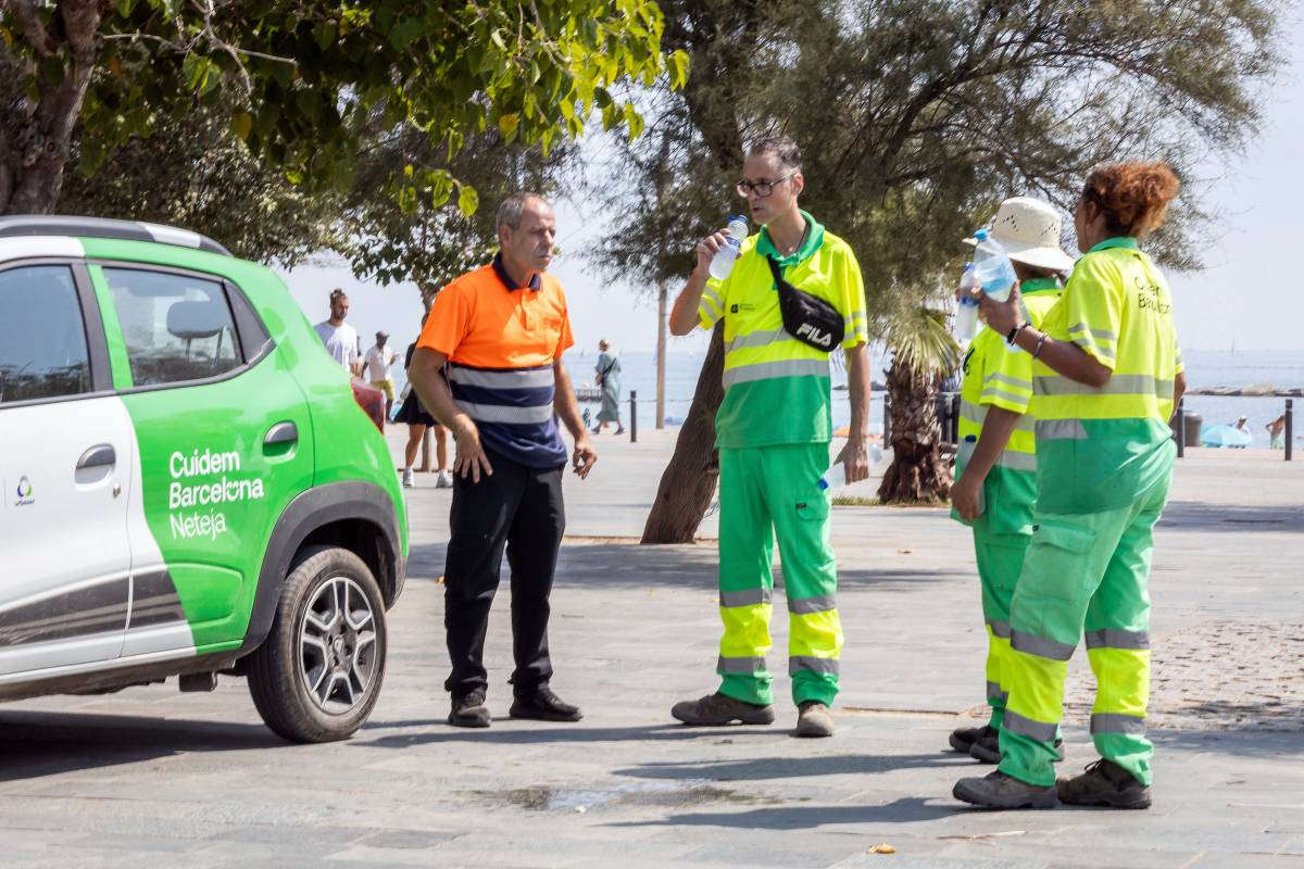 Barcelona, un any després de la mort d'una treballadora de la neteja: polseres contra la calor (amb queixes)