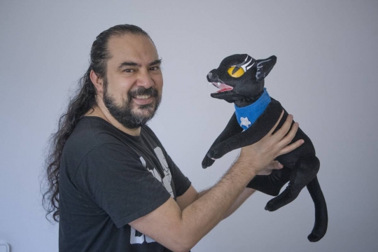Emiliana, la gata que travessa oceans