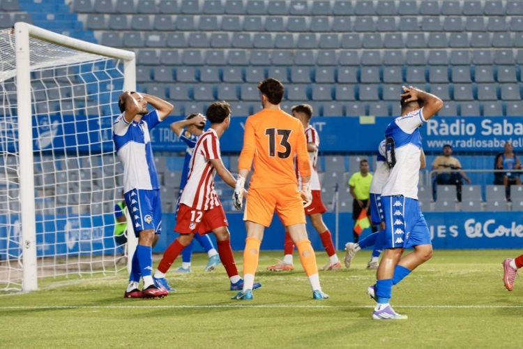 El CE Sabadell perdona i acaba empatant a zero davant de l'Atlético Madrileño