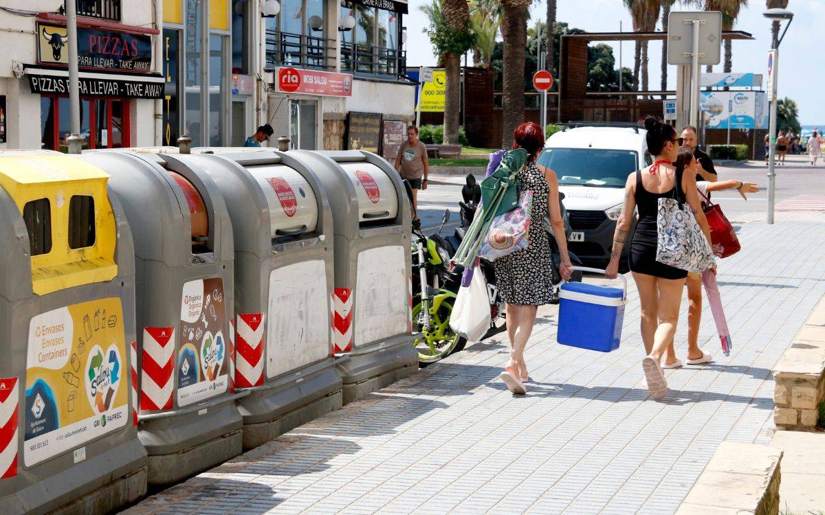 Els municipis turístics de la Costa Daurada multipliquen els residus durant els mesos d'estiu