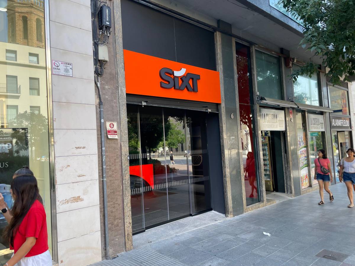 L`oficina, al número 6 del Passeig de la Plaça Major - D.S. L`oficina, al número 6 del Passeig de la Plaça Major