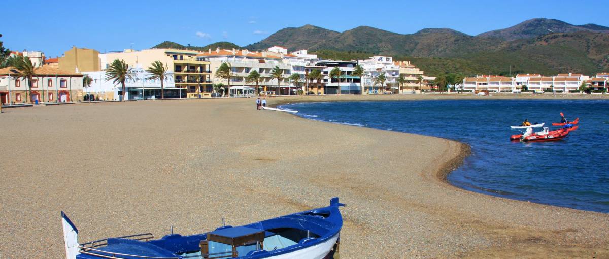 Mor una dona de 81 anys a la platja del Port de Llançà
