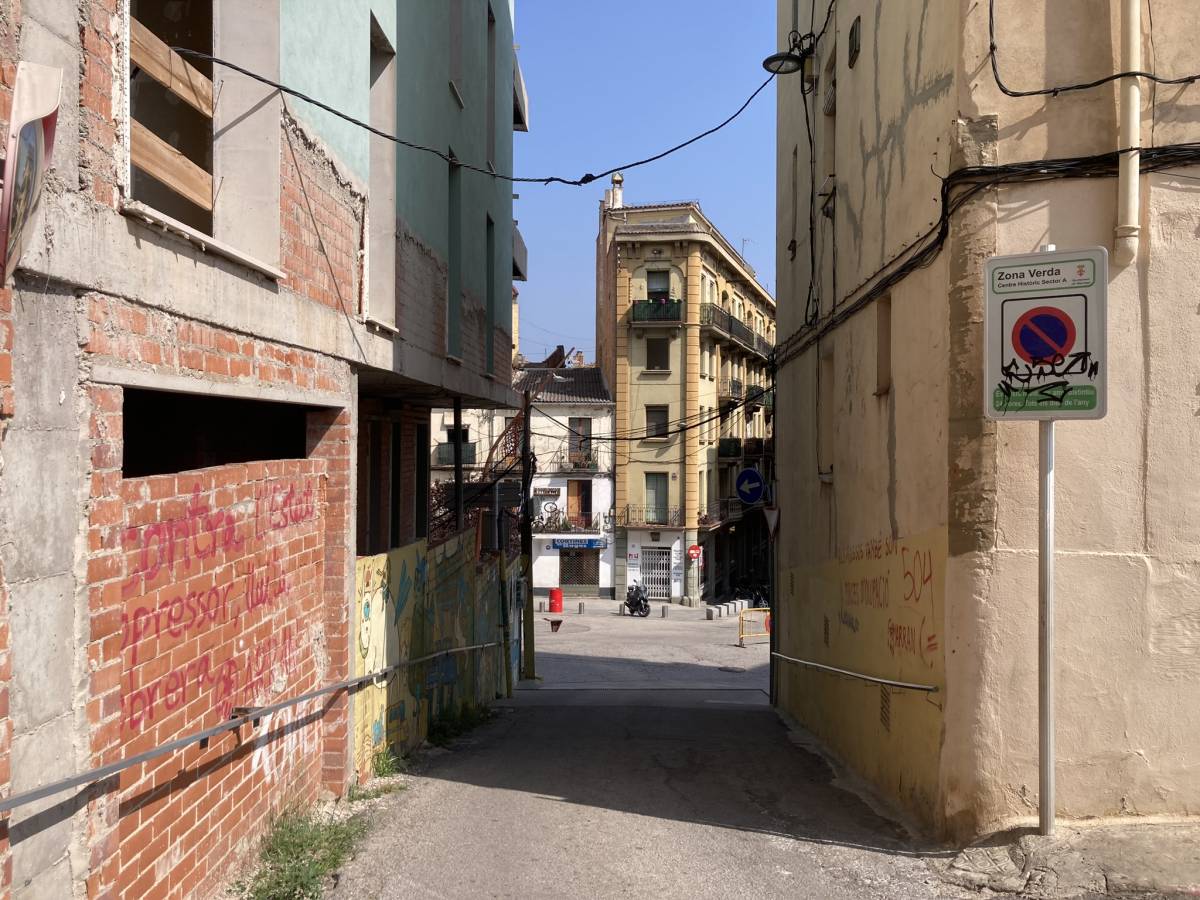 Manresa rep un pla per rehabilitar sis illes d’habitatges al centre històric