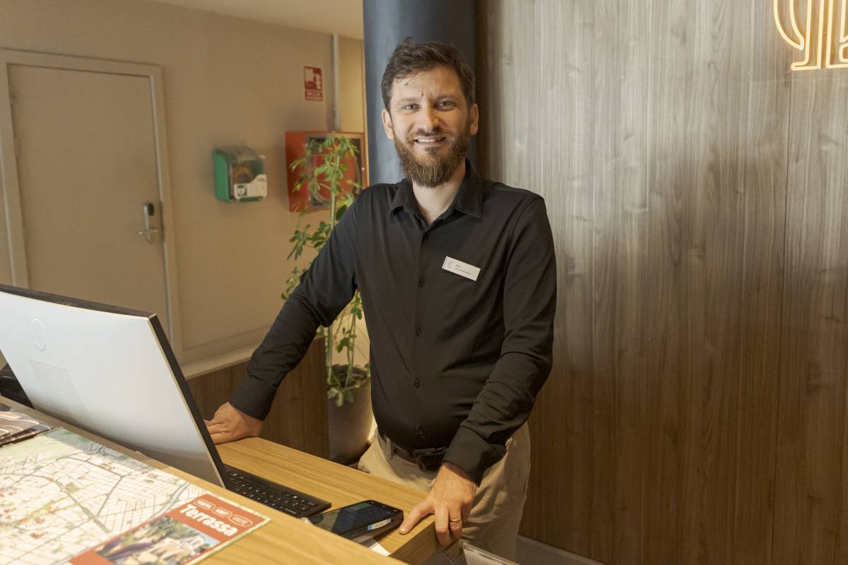 “Un recepcionista és un mòbil ‘multitasking’”