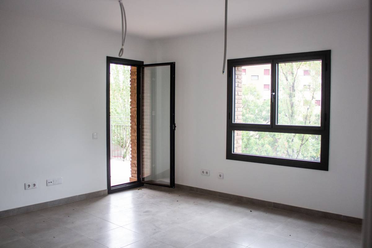 Dos joves de Sabadell, els primers a accedir al nou préstec de la Generalitat per comprar habitatge sense entrada