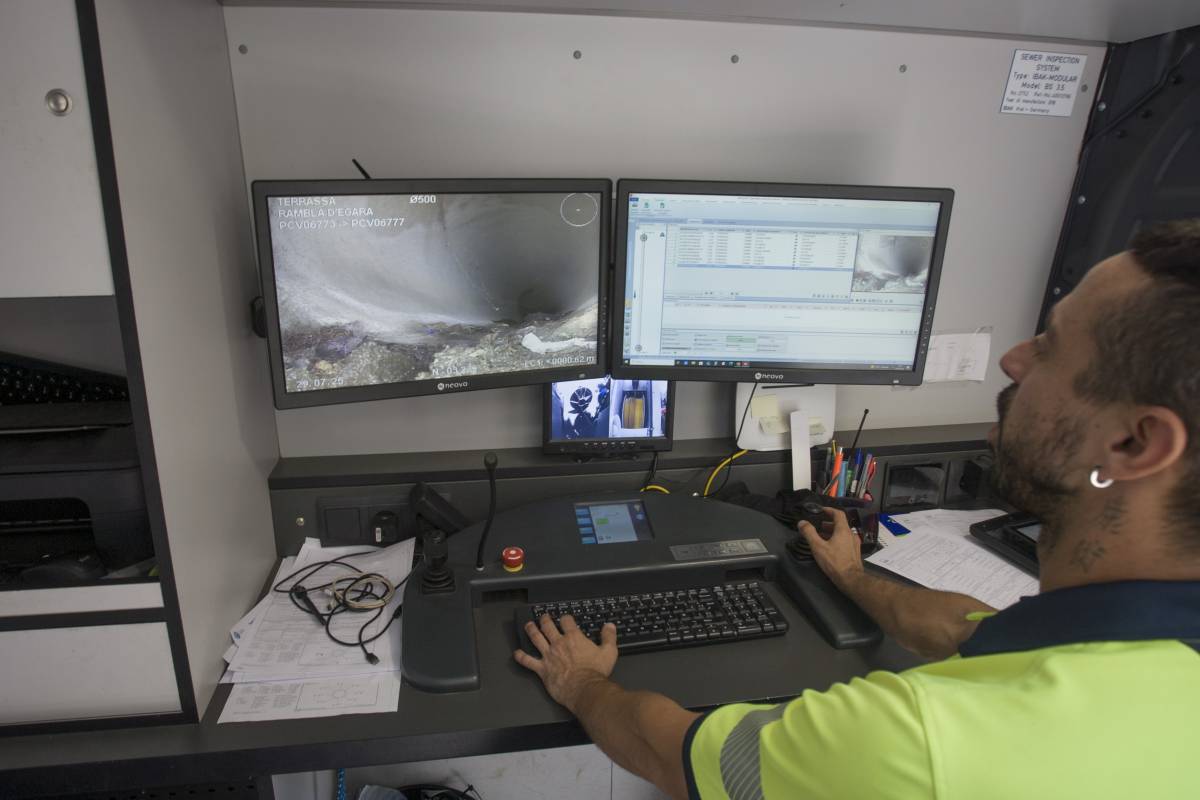 El control teledirigit del robot des de l’interior del camió - Nebridi Aróztegui