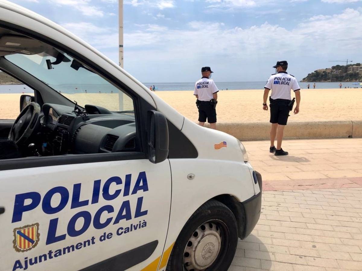Dos turistes de 18 anys apallissen un avi i el seu net a Mallorca