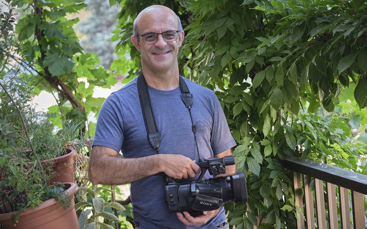 Albert Bagué digitalitza el fons de Televisió d`Osona, cadena nascuda l`any 1988 i desapareguda el 2012. - Oriol Clavera Albert Bagué digitalitza el fons de Televisió d`Osona, cadena nascuda l`any 1988 i desapareguda el 2012.