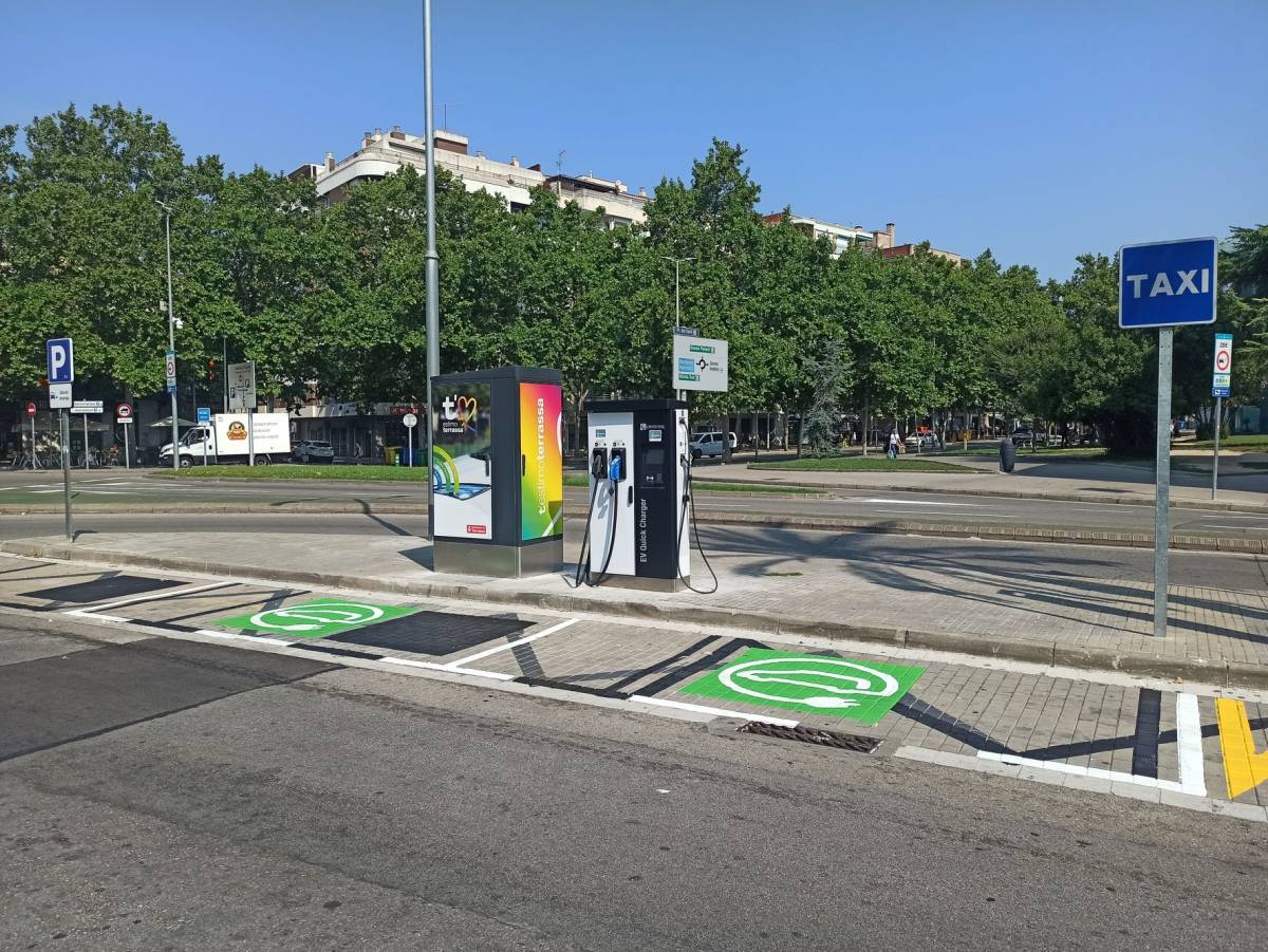 Terrassa estrena un nou punt de recàrrega per a vehicles elèctrics a la carretera de Montcada