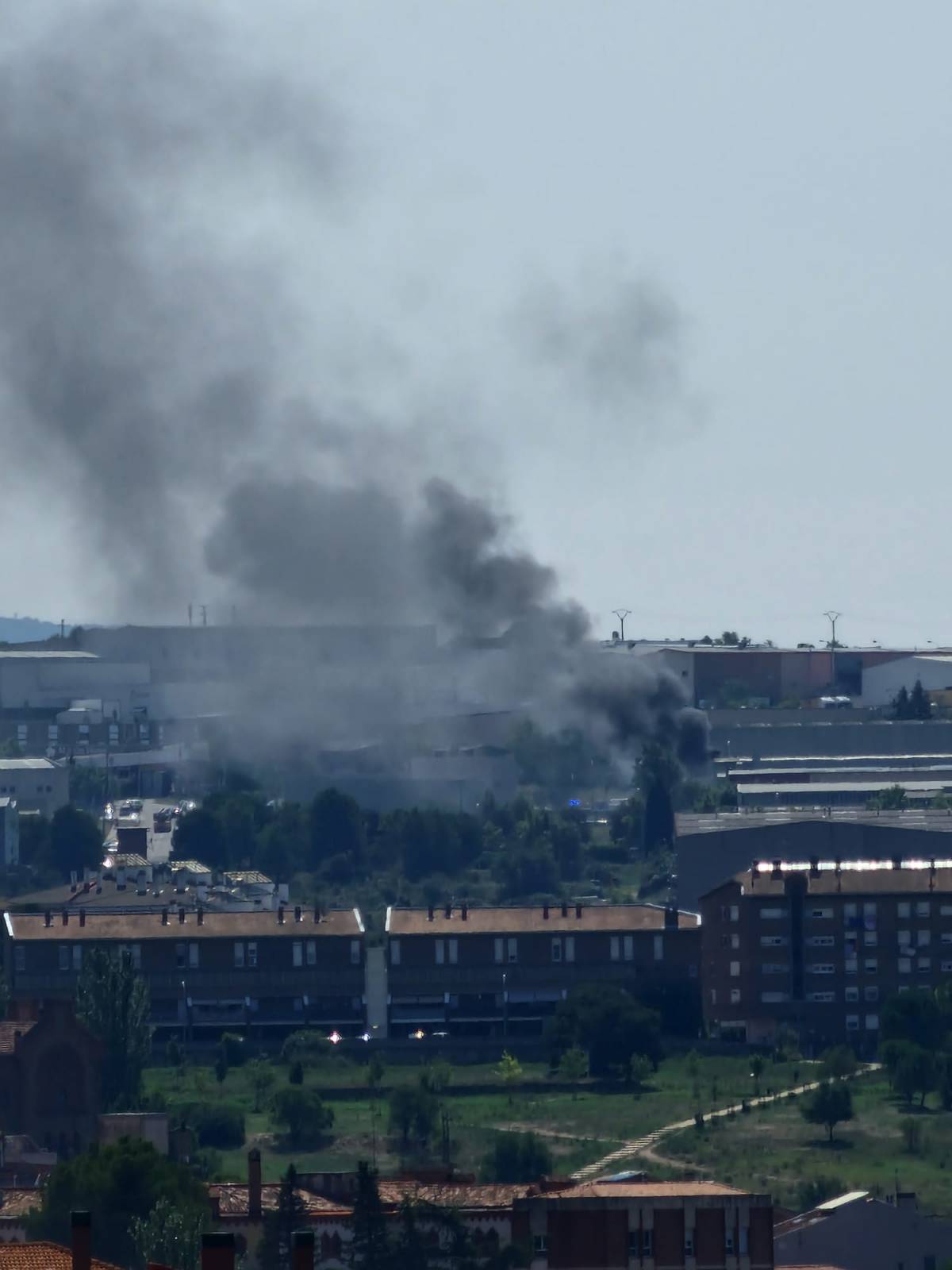 Apagat un incendi en un pati d'una nau industrial al polígon Bufalvent de Manresa
