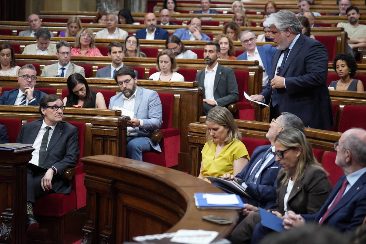 Illa se'n va «al setembre»: l'oposició suspèn el primer any del president a Palau 
