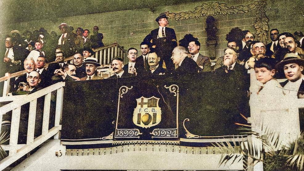 Joan Gamper a la llotja de l’estadi de les Corts, on va tenir lloc la històrica xiulada a l’himne espanyol
