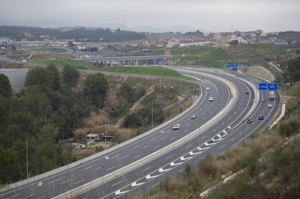 Prop de 40.000 vehicles diaris passen per la B-40