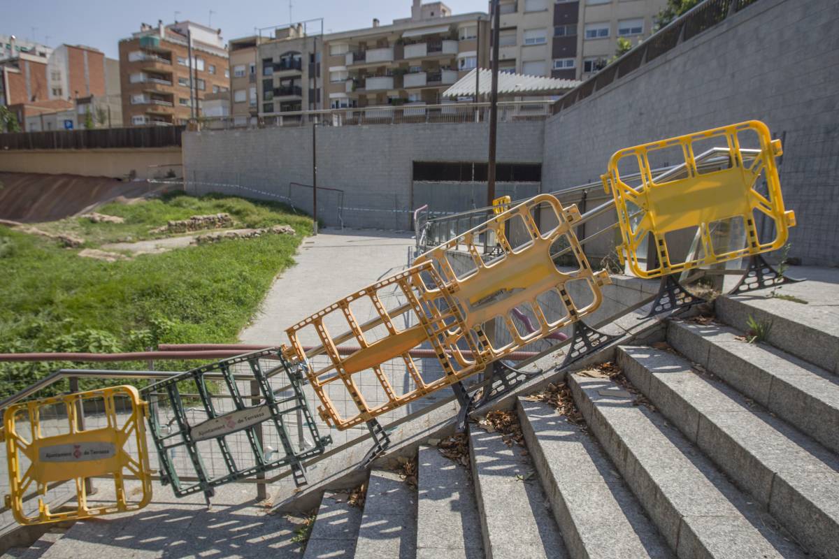 Renovaran la barana a la plaça de les Teixidores