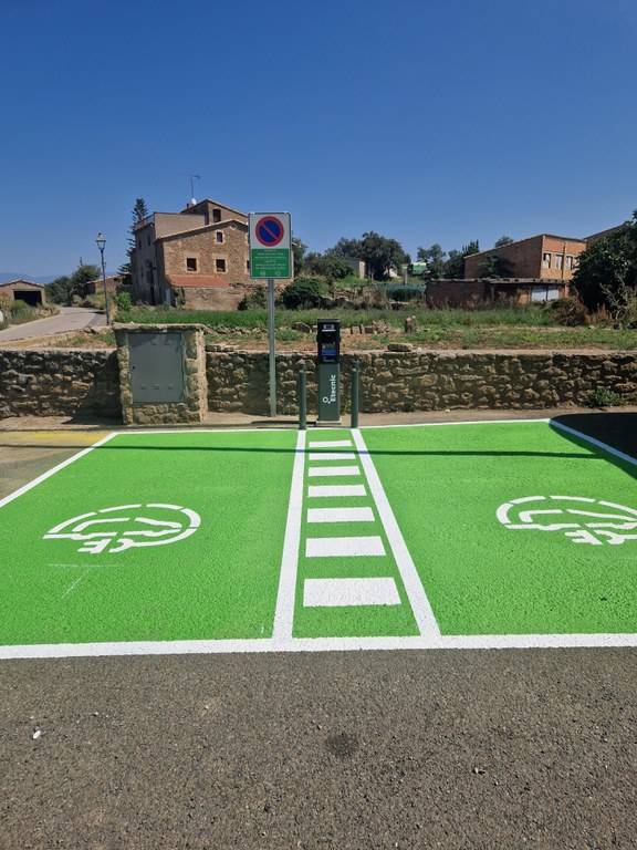 Pinell de Solsonès instal·la una Estació de Recàrrega Semi-Ràpida per a vehicles elèctrics