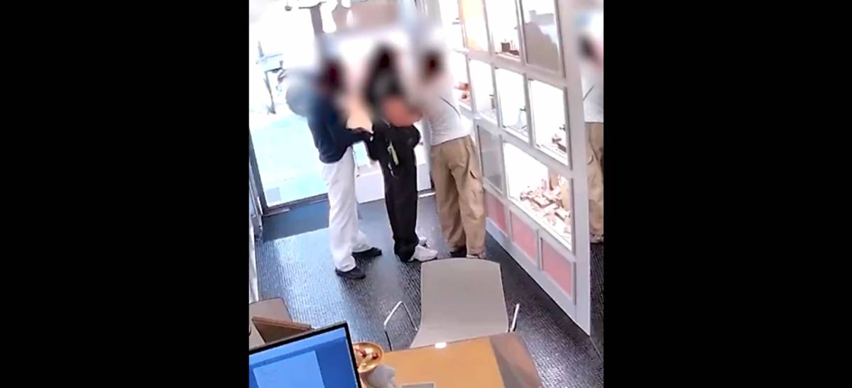 Detenen a dos lladres que intentaven robar en una joiera de Sarrià disfressats de dona