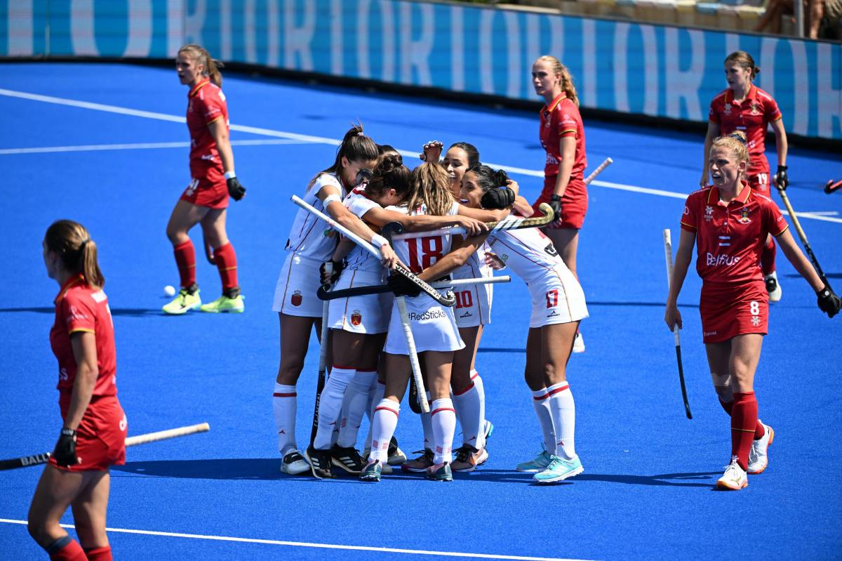 Empat valuós de la selecció femenina contra Bèlgica
