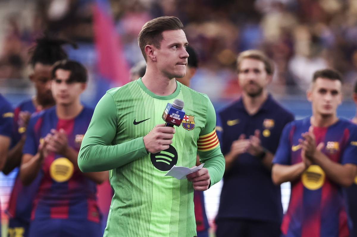 Ter Stegen tanca la crisi amb el Barça davant de l’afició: «Hem de mirar cap endavant»
