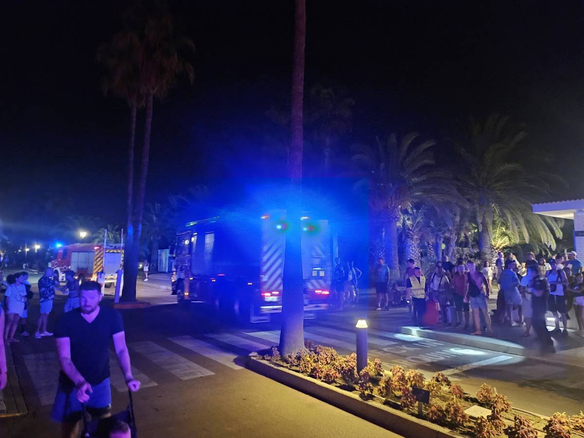 Un incendi crema 14 caravanes en un càmping del Vendrell i obliga a evacuar prop de 3.700 persones