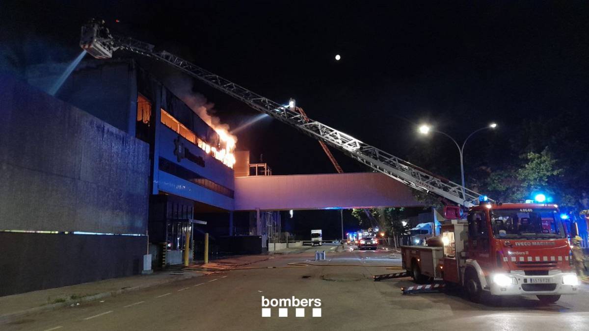 Controlat l'incendi al polígon industrial Malloles de Vic