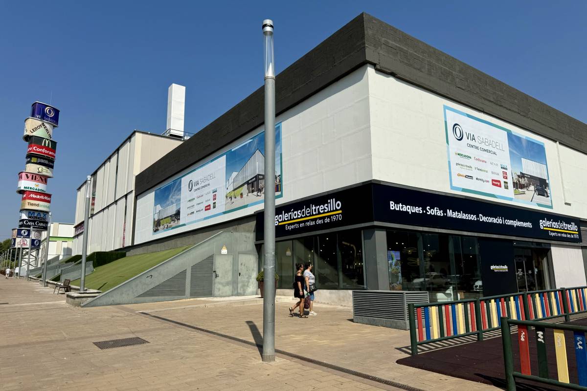 Reobre tot el centre comercial Via Sabadell tres mesos després que hi morís un client a causa d'un esfondrament