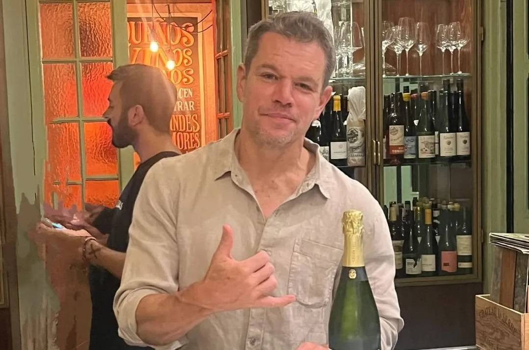 Matt Damon visita un restaurant de Barcelona i deixa un divertit missatge
