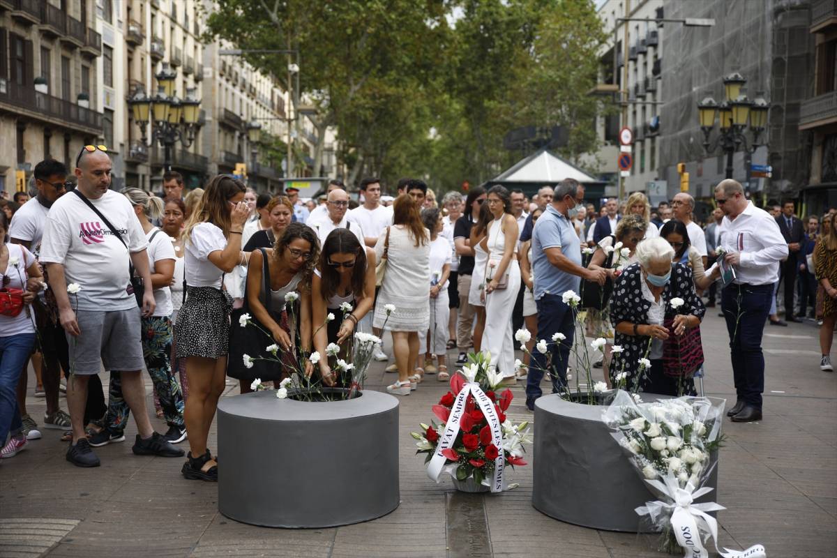 Les incògnites sobre l'imam i el CNI es cronifiquen en el vuitè aniversari del 17-A