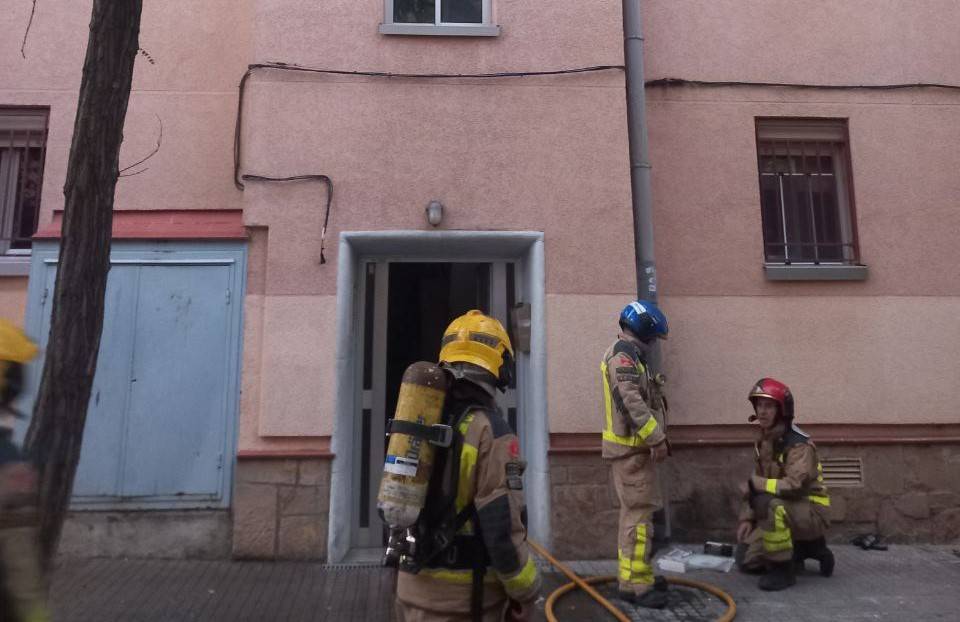 Mor una dona en un incendi en un tercer pis a Terrassa