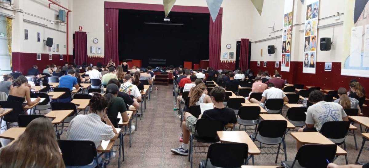 Dos estudiants de Sabadell reben el premi a millors expedients de batxillerat