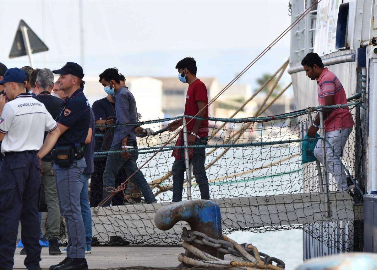 Moren almenys 20 migrants en un naufragi davant de Lampedusa