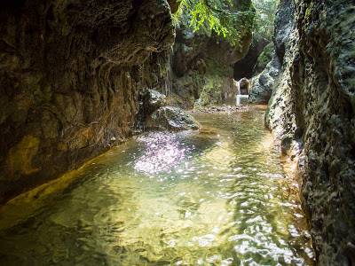 La ruta de senderisme que amaga una cova que sembla treta d'una pel·lícula