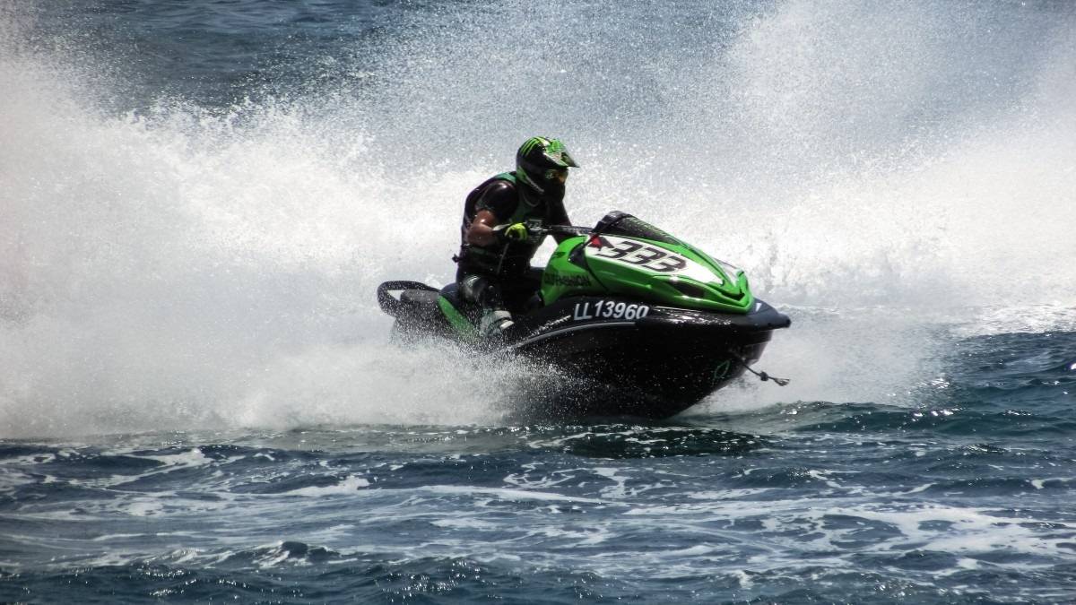 Rescaten una turista que havia caigut d'una moto d'aigua a Badalona