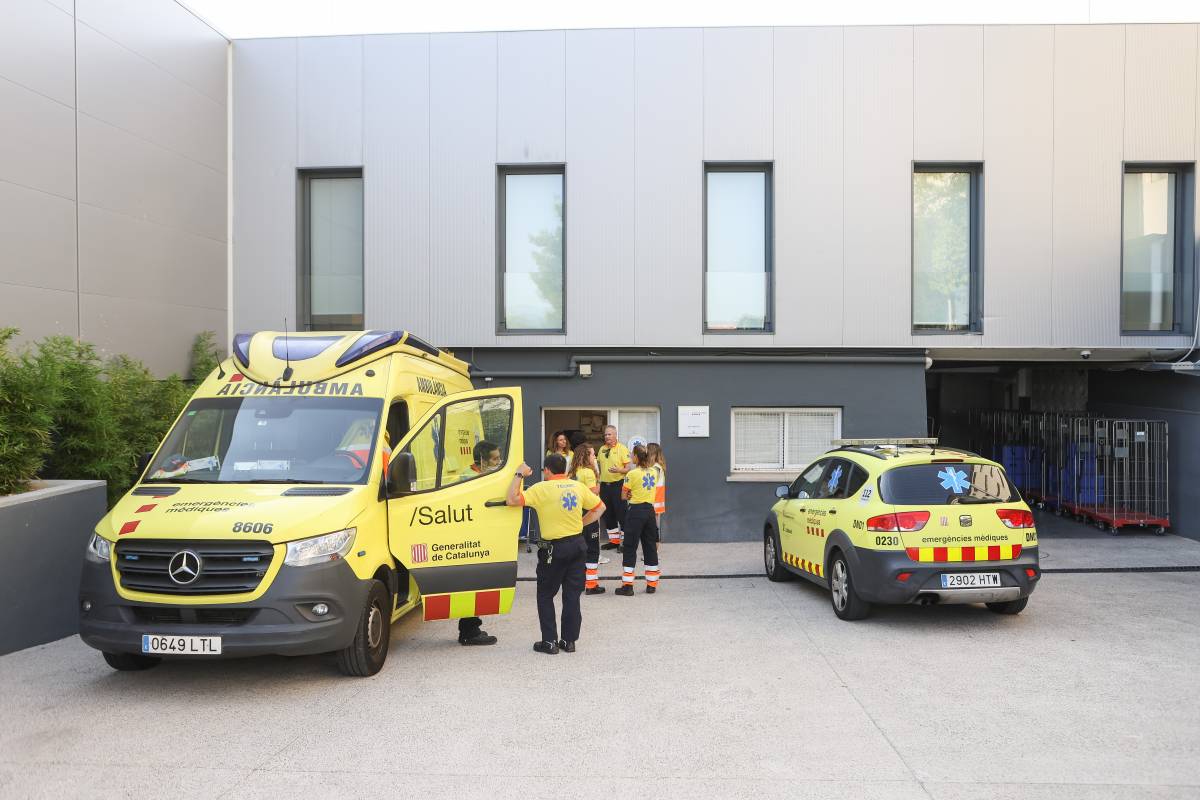 L`equip, mentre espera a l`hospital Parc Taulí