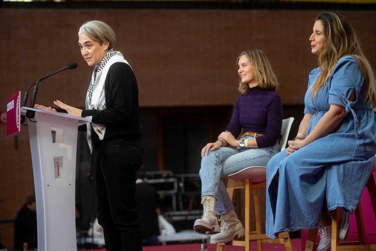 Els Comuns posen el nom de Colau damunt de la taula per reflotar Sumar