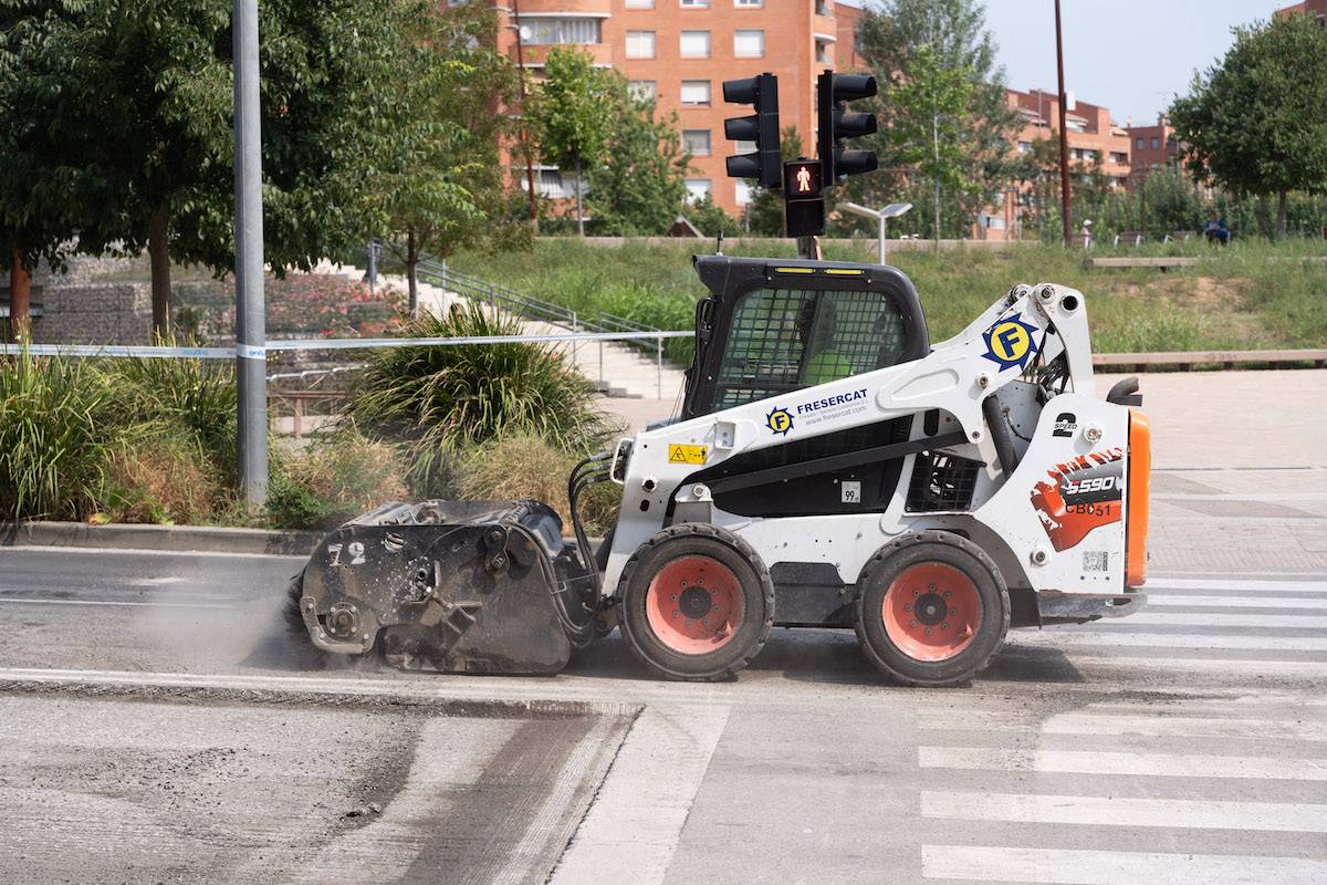Obres d`asfaltatge a la Gran Via