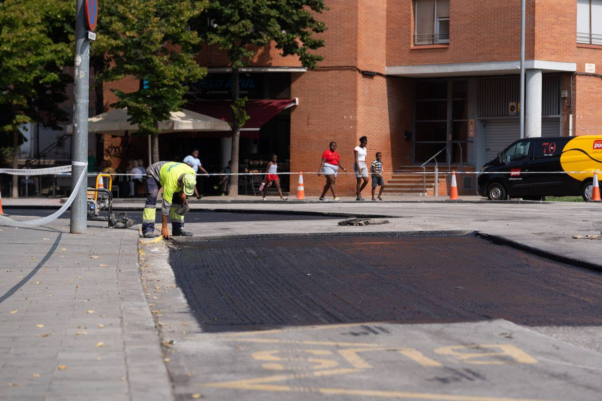 Obres d`asfaltatge a la Gran Via