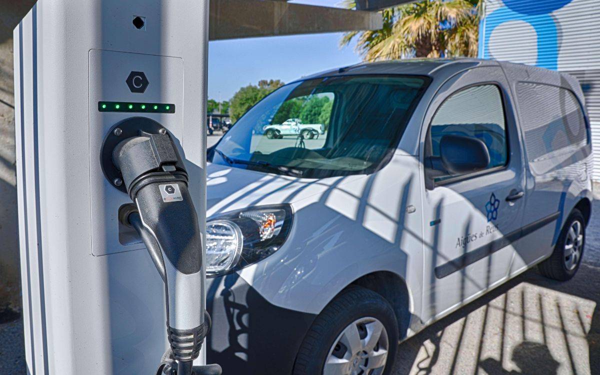 Els vehicles d'Aigües de Reus es mouen amb l'energia produïda a la depuradora
