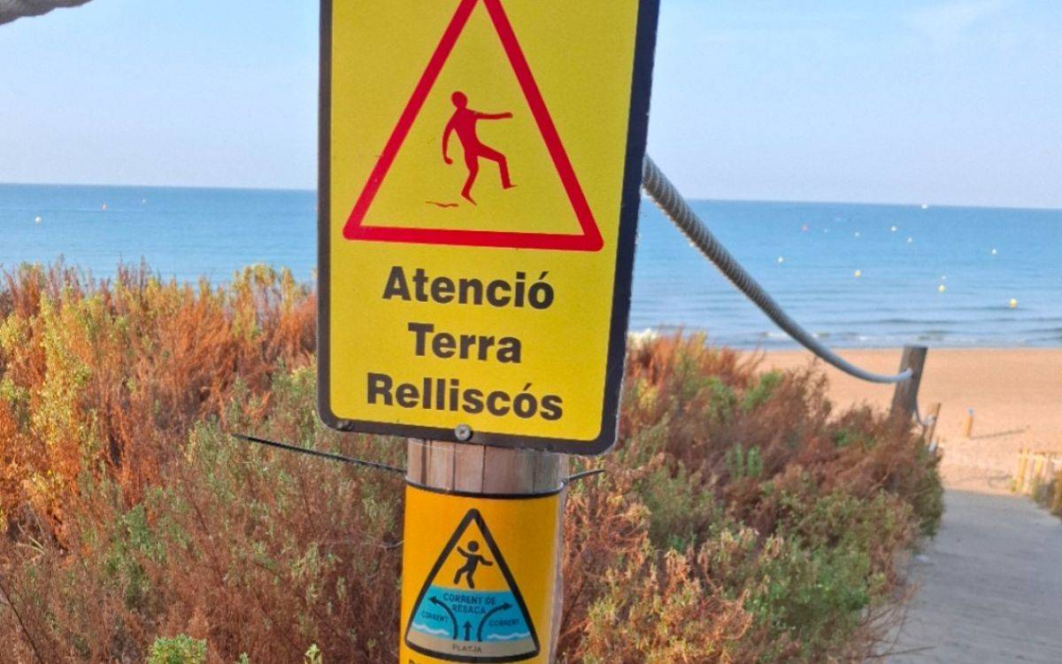 Nou sistema de senyalització a la platja Llarga de Salou per reforçar la seguretat dels banyistes