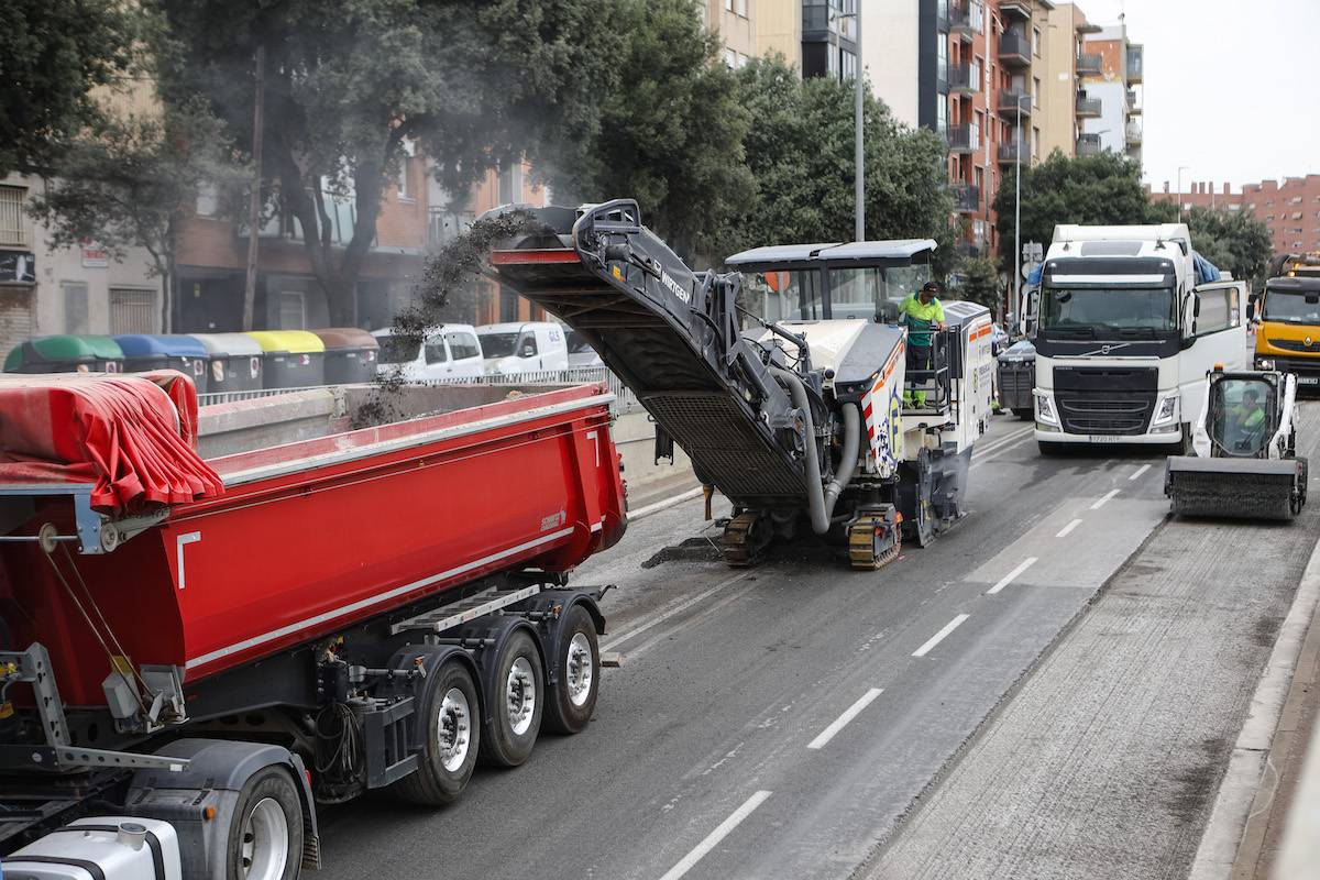Obres d'asfaltatge a la Gran Via - Víctor Castillo