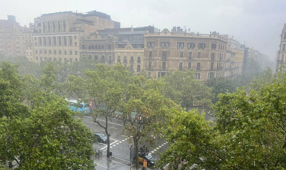 Tarda de pluges intenses: 14 comarques en alerta i perill d'inundacions