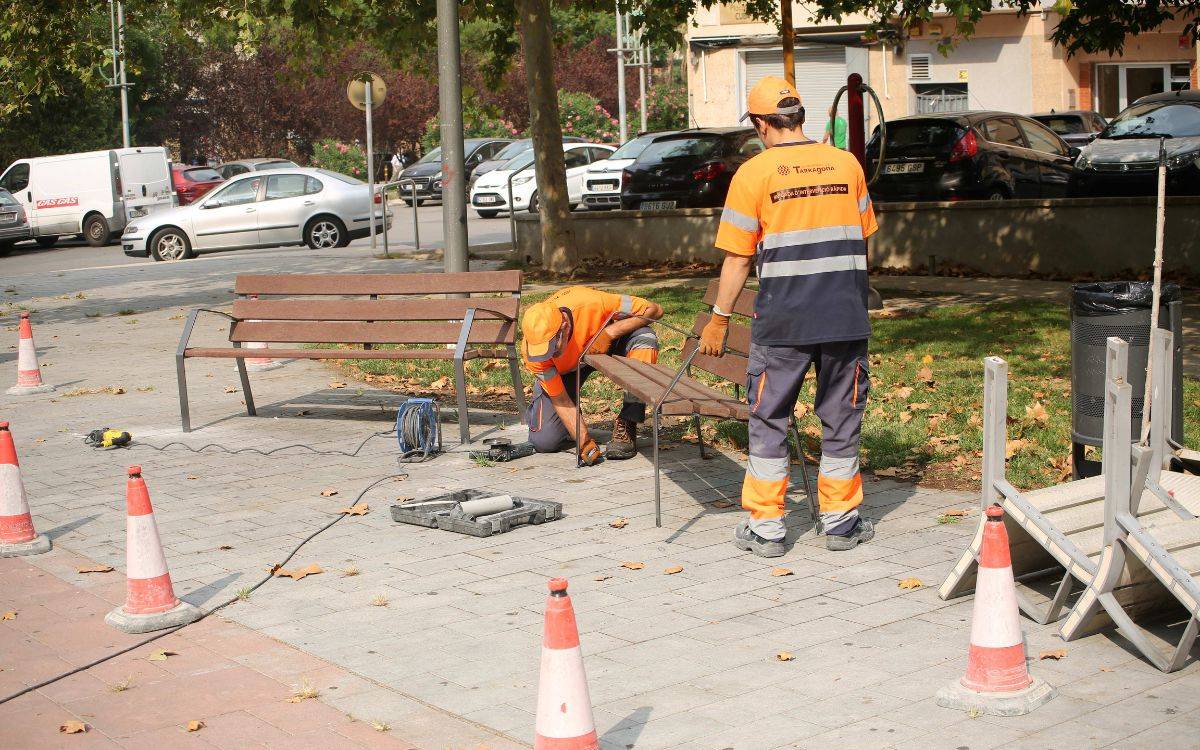 Tarragona fa una prova pilot instal·lant bancs reciclats a Sant Pere i Sant Pau