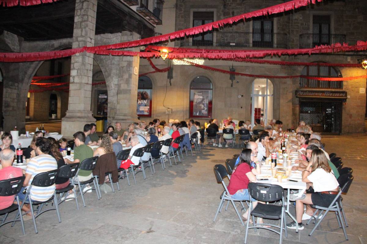 Més de 70 persones al sopar popular del barri de Sant Serapi a Solsona 