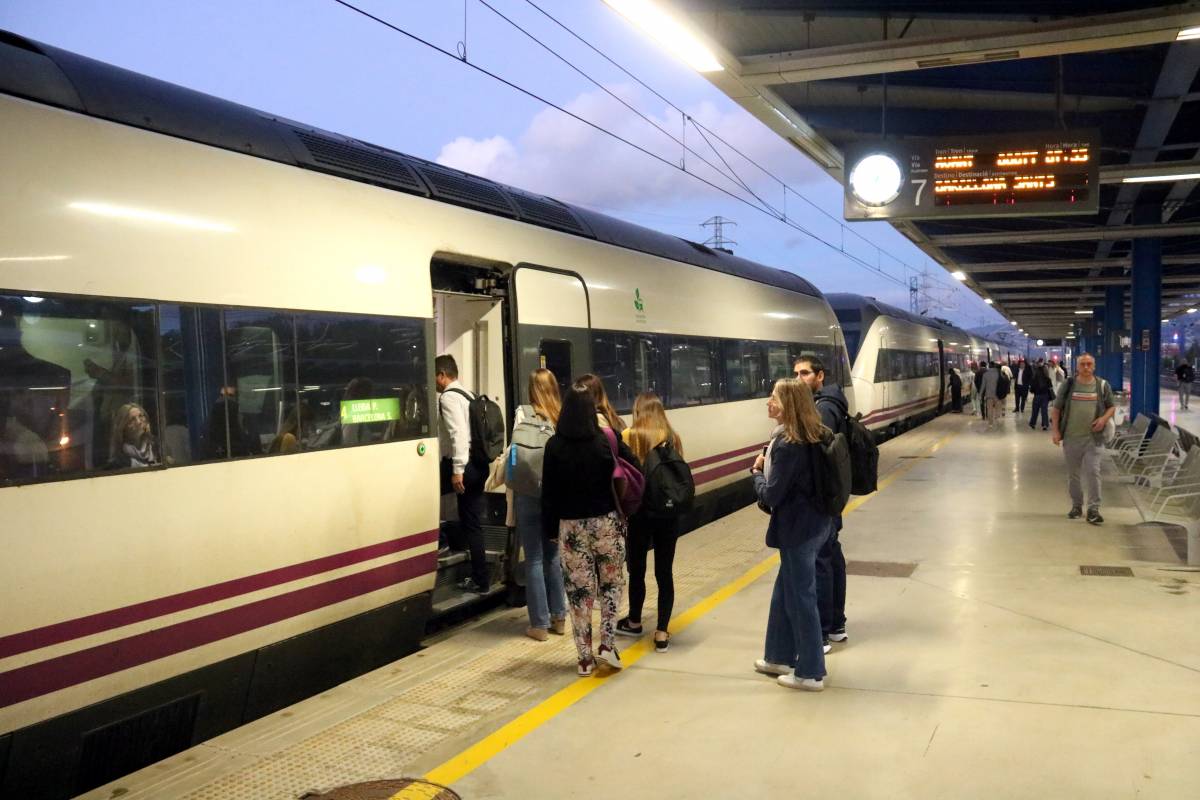 Usuaris del tren Avant denuncien fortes vibracions al tram entre Lleida i Tarragona