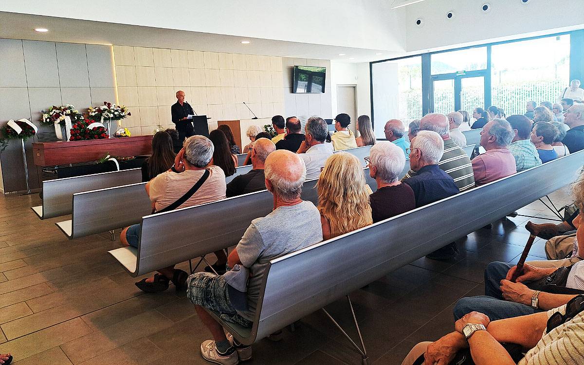 El silenci de Víctor Feliu ressona en el seu comiat