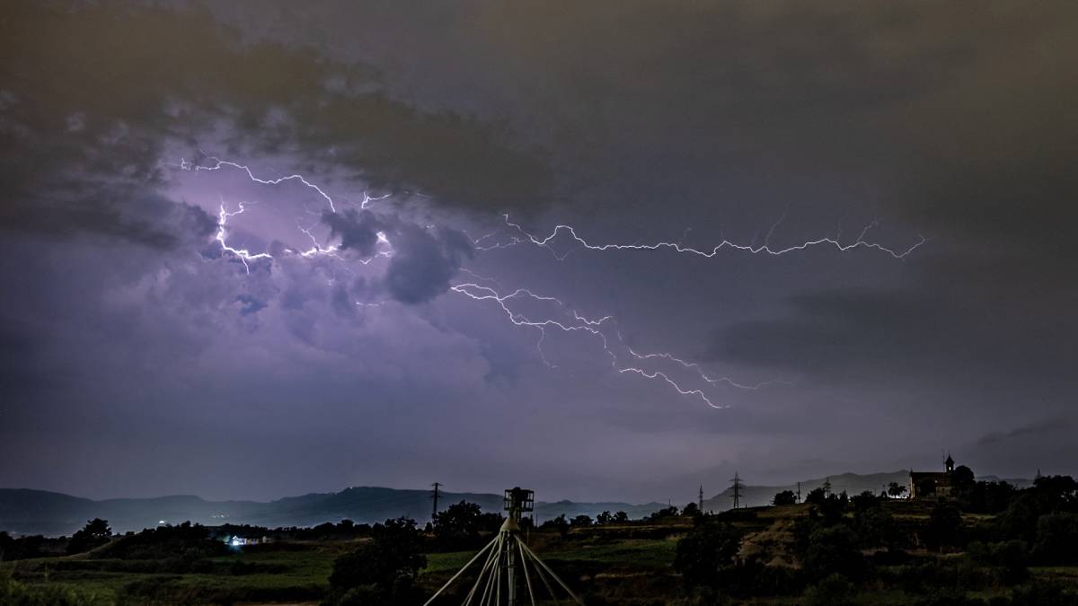 El temps de divendres 22 d'agost: cinc comarques en alerta per tempestes