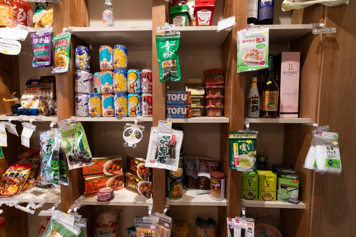 Productes del seu petit mercat asiàtic