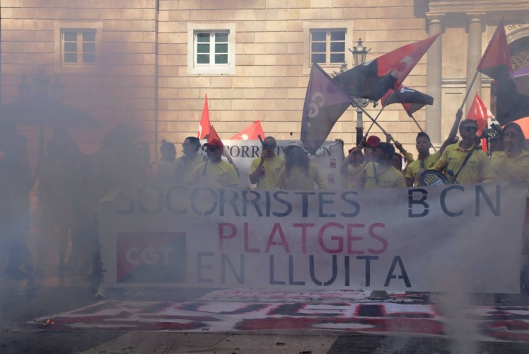 El conflicte dels socorristes de Barcelona s'enquista i s'encomanen a l'oposició